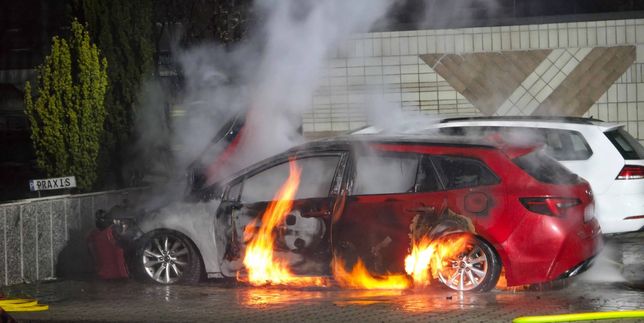 Am Dienstagabend gegen 22.45 Uhr bekam die Feuerwehr in der Maichinger Talstraße zu tun.